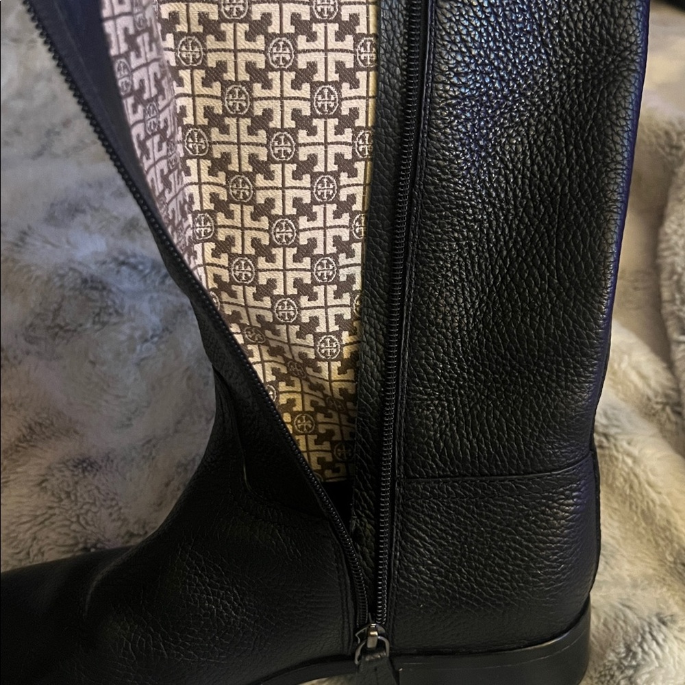 TORY BURCH Kiernan 35MM Black Riding Tumbled Leather Boots Size 7.5 - Picture 6 of 13